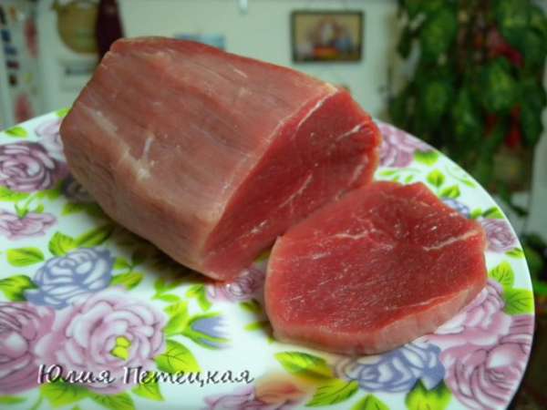 Вырезка. Купил муж мясо. А оно такое красиве. Жалко было просто отварить. Хотя отварное мясо я ем в 99%, а иногда (1%) запекаю. А вообще мяса мало ем... Вырезка. Купил муж мясо. А оно такое красиве. Жалко было просто отварить. Хотя отварное мясо я ем в 99%, а иногда (1%) запекаю. А вообще мяса мало ем...