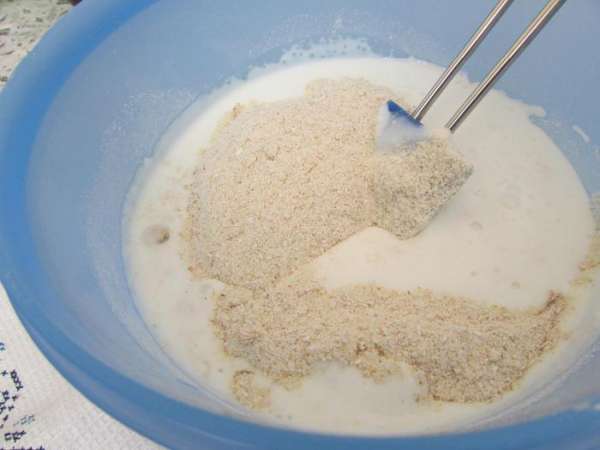 Злаковую смесь залить кефиром и оставить на 2 часа. Злаковую смесь залить кефиром и оставить на 2 часа.