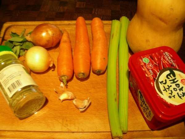 Наши продукты (у меня на 1/2 порции, некоторые ингредиенты я не уменьшала).
Наши продукты (у меня на 1/2 порции, некоторые ингредиенты я не уменьшала).