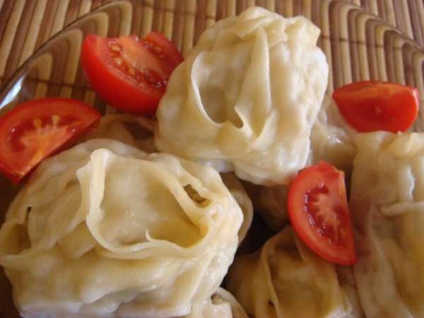 Получились невероятно вкусные, сочные манты, подавать с соусом: кетчуп+сметана и зелень. Получились невероятно вкусные, сочные манты, подавать с соусом: кетчуп+сметана и зелень.