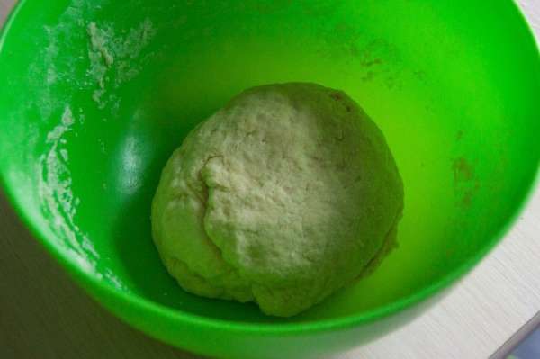 Смешать пшеничную и кукурузную муку с солью и содой.
Яйцо смешать с сахаром.
В получившуюся сыпучую смесь добавить яйцо с сахаром, а затем простоквашу. Замешать тесто. Убрать в сторону на пол часа. Смешать пшеничную и кукурузную муку с солью и содой.
Яйцо смешать с сахаром.
В получившуюся сыпучую смесь добавить яйцо с сахаром, а затем простоквашу. Замешать тесто. Убрать в сторону на пол часа.