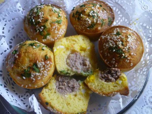 И с разрезом.