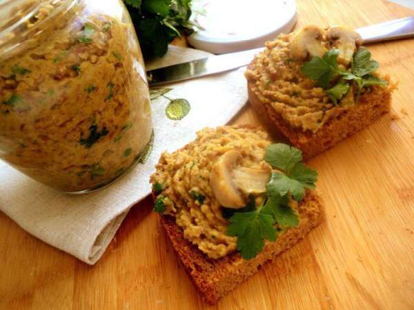 Очень вкусно с черным хлебушком. Приятного аппетита!