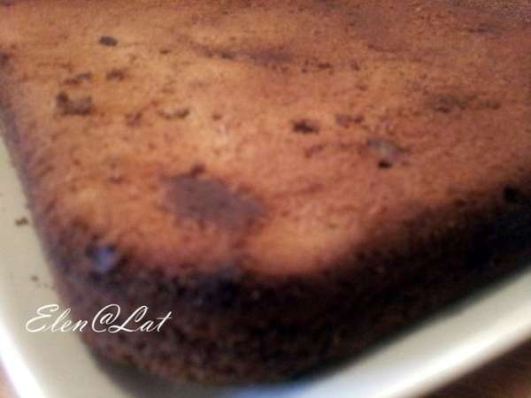 Выпекать в разогретой до 180С, духовке, примерно 30 минут. Готовность проверить деревянной шпажкой.
Охладить не вынимая из формы.