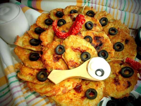 Подаём горячими со сметанкой! Подаём горячими со сметанкой!