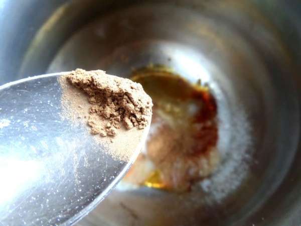 Кидаем сверху мускатный орех и корицу по вкусу. Кидаем сверху мускатный орех и корицу по вкусу.