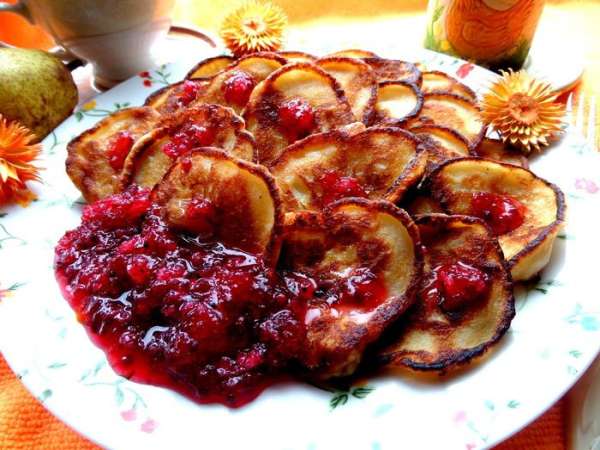 Подаём тёплыми,макая в варенье)))