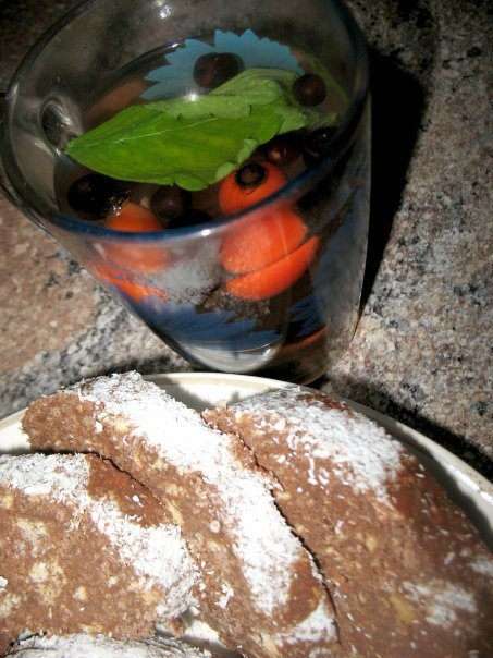 Чай с шиповником,чёрной рябиной,лист земляники)