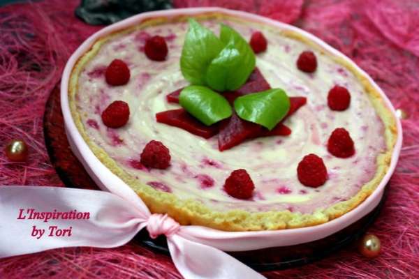 а еще на выходных я делала этот вкуснейший творожный тарт с малиной от Торюшки  http://www.edimdoma.ru/retsepty/52483-malinovo-tvorozhnyy-pirog-dlya-tatyany-s-i-dlya-lyubiteley-tvoroga