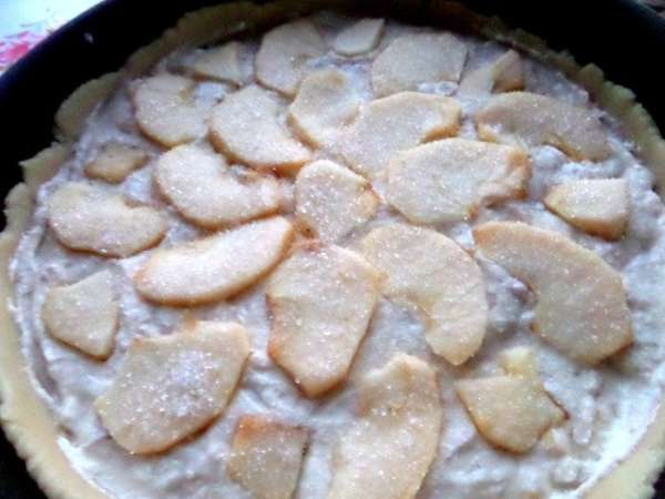 Сверху посыпаем сахаром и корицей (у меня в сыре уже была корица). Сверху посыпаем сахаром и корицей (у меня в сыре уже была корица).
