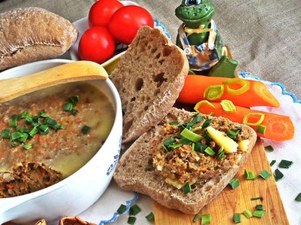 Намазываем на хлеб,посыпаем зеленью и кушаем! Намазываем на хлеб,посыпаем зеленью и кушаем!