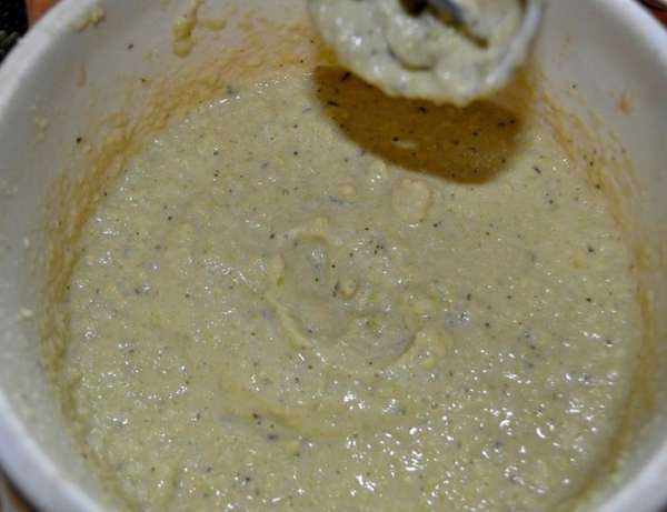 Взбить всё с помощью блендера.
Дип посолить по вкусу, если нужно, добавить ещё лимонного сока, охладить. Взбить всё с помощью блендера.
Дип посолить по вкусу, если нужно, добавить ещё лимонного сока, охладить.