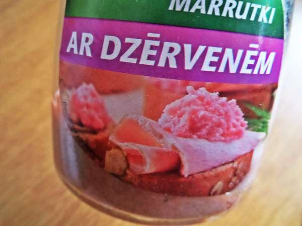 У меня хрен с клюквой, поэтому розовый, в тему блинчиков)