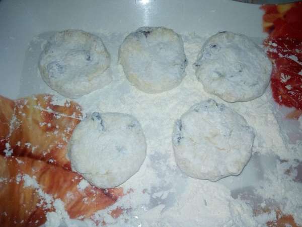 Формируем сырники.