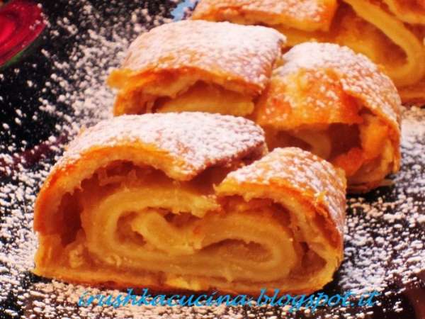 Очень нежный и вкусный рулет от Екатерины ЮГОСЛАВСКИЙ ЯБЛОЧНЫЙ РУЛЕТ http://www.edimdoma.ru/retsepty/56157-yugoslavskiy-yablochnyy-rulet Рекомендую делать сразу двойную порцию..очень вкусмо!!!Катюша,спасибо за рецепт, уже повторила его несколько раз!!!