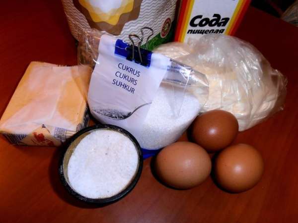 Продукты... Я взяла пачку масла (200 г), поэтому весь рецепт уменьшила на треть.