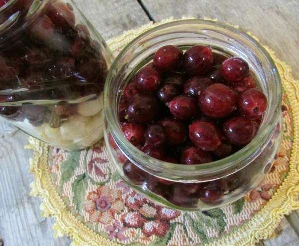 Затем крыжовник.