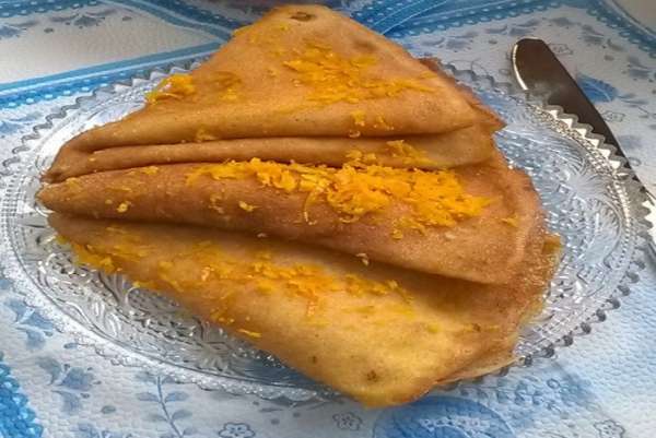 Подавать блинчики теплыми, посыпав стружками апельсиновой цедры.
Bon appetit!