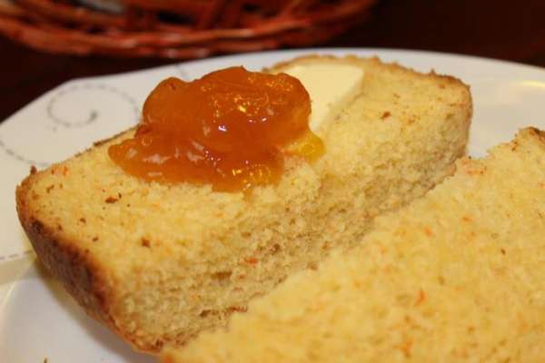 А вот и разрез... морковь придает яркую окраску и вкус. Подавать можно со сливочным маслом и джемом. Приятного аппетита! А вот и разрез... морковь придает яркую окраску и вкус. Подавать можно со сливочным маслом и джемом. Приятного аппетита!