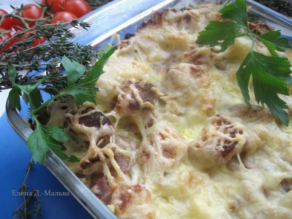 Сервировать каперсами, тимьяном и оливками. Отдельно подать разрезанный  на четвертушки лимон.
