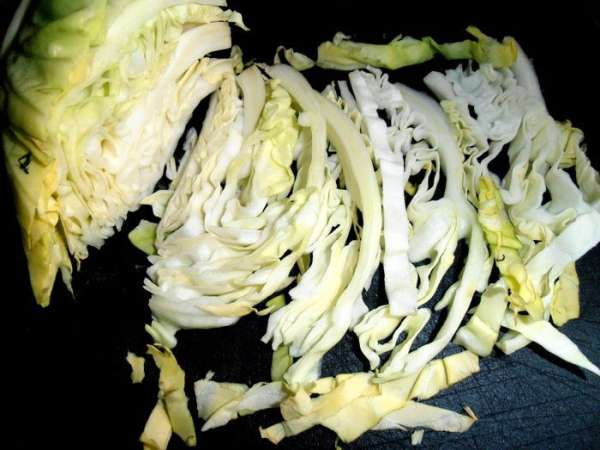Капусту мелко шинкуем... Капусту мелко шинкуем...
