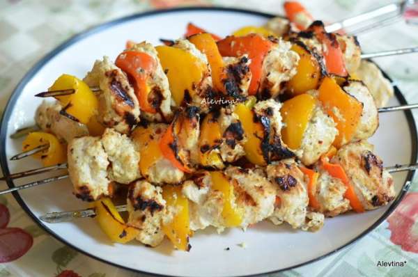 Подаем куриные шашлыки с кус-кусом или рисом, овощами. Приятного аппетита. Худеем вкусно.