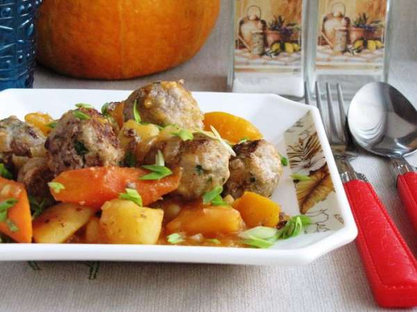 Рагу готово! Сочное и ароматное! Раскладываем по тарелкам и зовем всех к столу. Приятного аппетита! Рагу готово! Сочное и ароматное! Раскладываем по тарелкам и зовем всех к столу. Приятного аппетита!