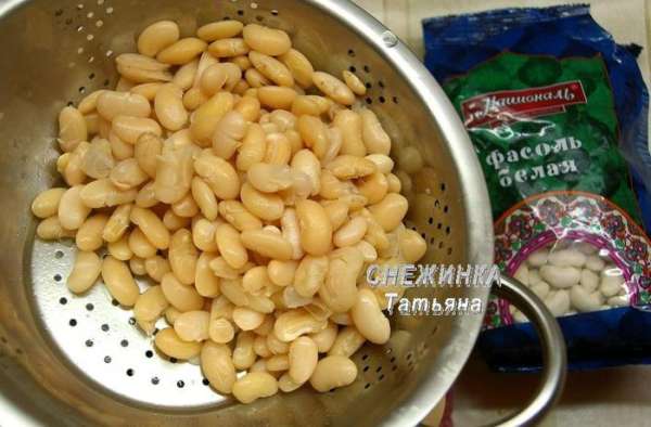 Для коржей сварим фасоль до мягкости. Предварительно белую фасоль ТМ «Националь» желательно замочить на ночь, тогда варится она быстрее. Сцеживаем воду. Оставляем фасоль немного остыть. Для коржей сварим фасоль до мягкости. Предварительно белую фасоль ТМ «Националь» желательно замочить на ночь, тогда варится она быстрее. Сцеживаем воду. Оставляем фасоль немного остыть.