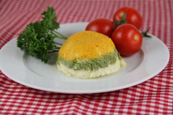 Достаем формочки из пароварки, открываем пленку и аккуратно переворачиваем мусс на тарелки. Убираем формочки. Подаем мусс теплым как гарнир к птице, мясу или рыбе. Приятного аппетита)) Достаем формочки из пароварки, открываем пленку и аккуратно переворачиваем мусс на тарелки. Убираем формочки. Подаем мусс теплым как гарнир к птице, мясу или рыбе. Приятного аппетита))