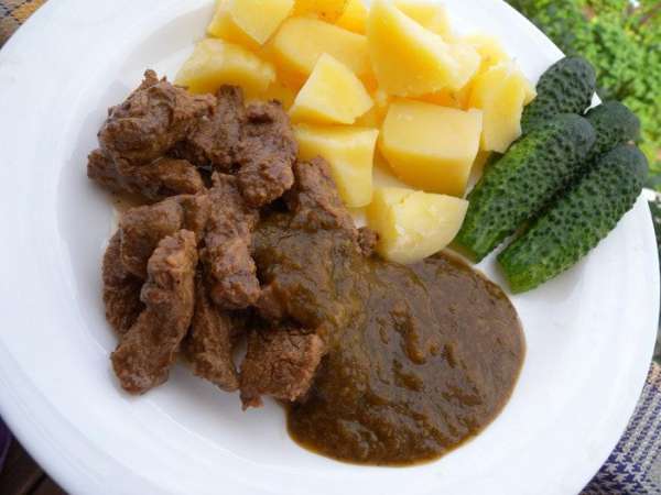 7. Мясо готово, и соус тоже - приятного аппетита!