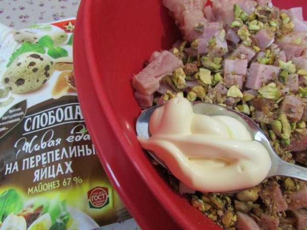 Добавить майонез ТМ «Слобода» На перепелиных яйцах и фисташки. Добавить майонез ТМ «Слобода» На перепелиных яйцах и фисташки.