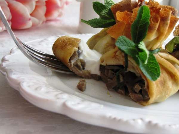Со сметаной особенно вкусно! Приятного аппетита! Веселой масленицы! Со сметаной особенно вкусно! Приятного аппетита! Веселой масленицы!