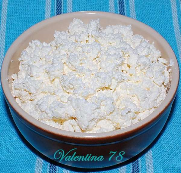 Через 1-2 часа получаем вкусный, нежный и полезный творог.