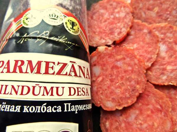 В это время нарежем тонко колбаску, у меня 'пармезановая', очень вкусная и именно с гречкой хорошо сочетается. В это время нарежем тонко колбаску, у меня 'пармезановая', очень вкусная и именно с гречкой хорошо сочетается.