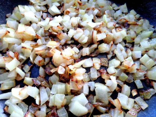 Готовлю для мужчин, поэтому решила добавить готовой мясной прослоечки.