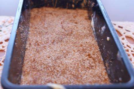 Посыпать оставшейся частью корицы с сахаром.