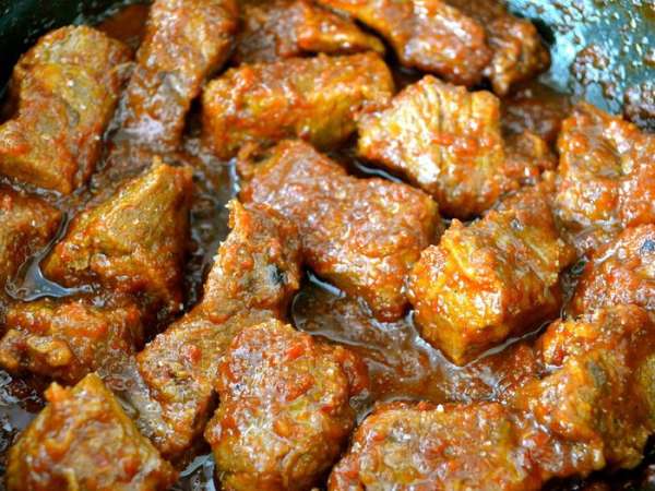 Примерно 40-50 минут. Следите, чтобы мясо не стало сухим!  