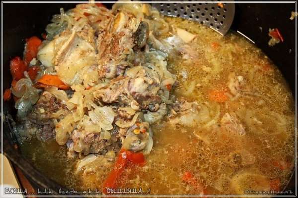 Вот и мясо. Аккуратней с ним. Мясо очень легко отделяется от костей. Вот и мясо. Аккуратней с ним. Мясо очень легко отделяется от костей.