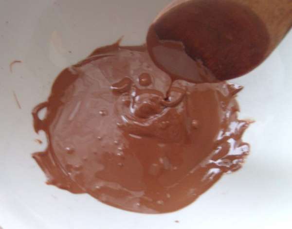 Растопить шоколад.