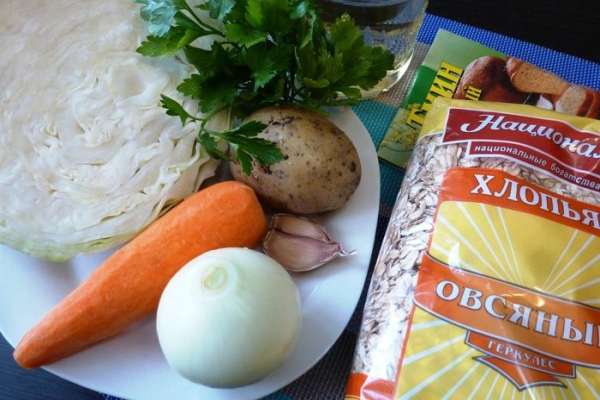 Подготовим все продукты. Картофель у меня уже сварен, а овощи почищены.