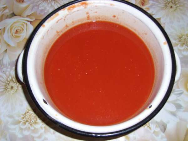 Сам сок закипятить в кастрюле, убрать пену, добавить соль и сахар по вкусу. Кто как любит. Сок готов его можно пить, но для длительного хранения, разлейте в стерильные банки и простерилизуйте 5-7 минут в кипящей воде. Закатать стерильными, прокипячёными крышками. Сам сок закипятить в кастрюле, убрать пену, добавить соль и сахар по вкусу. Кто как любит. Сок готов его можно пить, но для длительного хранения, разлейте в стерильные банки и простерилизуйте 5-7 минут в кипящей воде. Закатать стерильными, прокипячёными крышками.