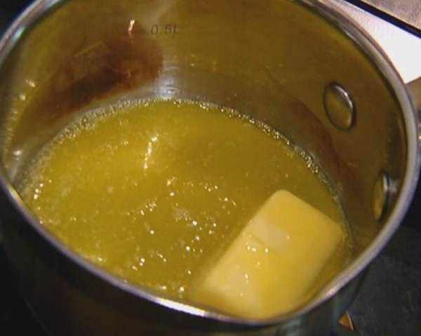 Сливочное масло растопить.