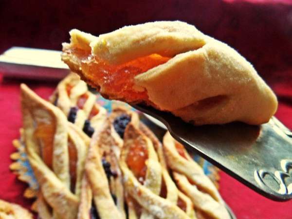 Снимаем пробу рассыпчатого вкуснейшего печенья!