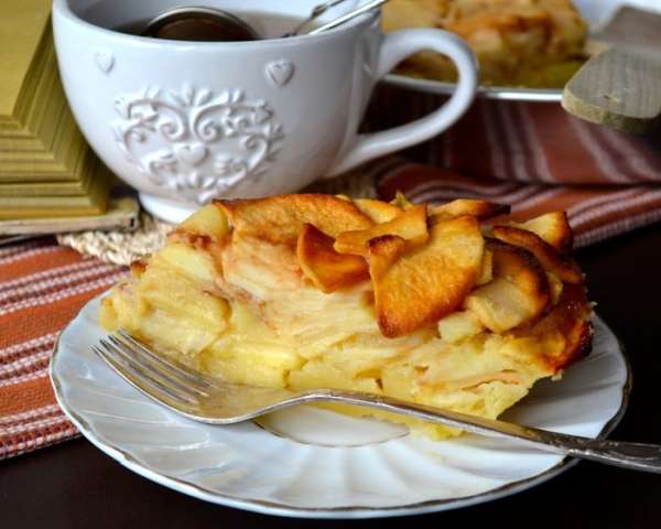 А вот и кусочек! С чашечкой чая... ммм... Вкусно! :)