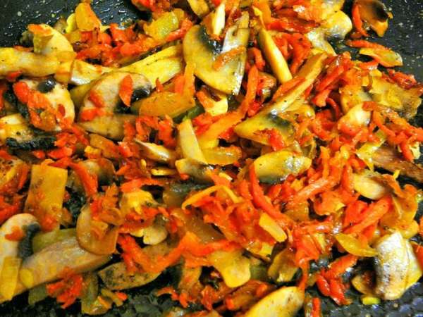 Фаршируем овощной смесью курицу,окорока,крылья. Фаршируем овощной смесью курицу,окорока,крылья.