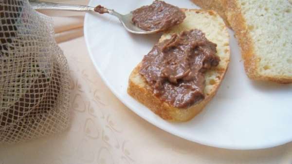 Намазываем пасту на хлеб или тосты и с удовольствием и чаем кушаем!
