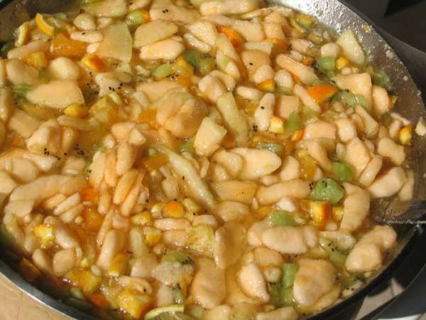 При этом необходимо снимать пенку. Кстати, она очень вкусная При этом необходимо снимать пенку. Кстати, она очень вкусная