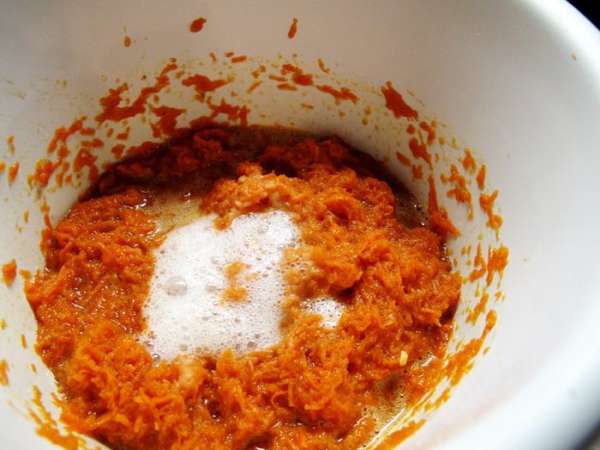 Соду погасите лимонным соком.