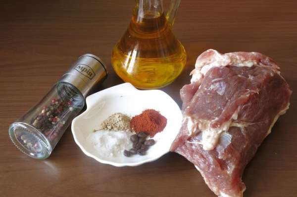 Подготовим мясо, кофе, специи, масло.