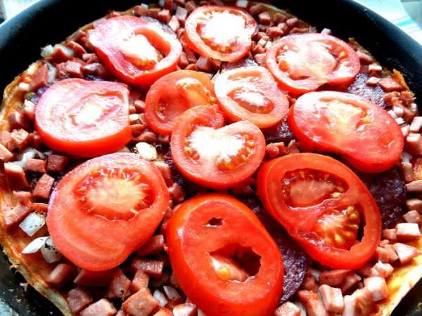 Накрываем помидорами. Накрываем помидорами.